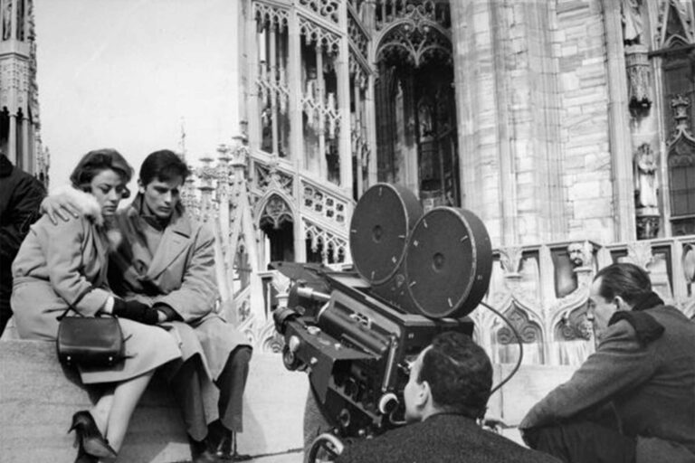 Alain Delon e Annie Girardot in un’immagine dal set di Rocco e i suoi fratelli di Luchino Visconti
