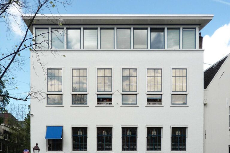 THE AMERICAN BOOK CENTRE