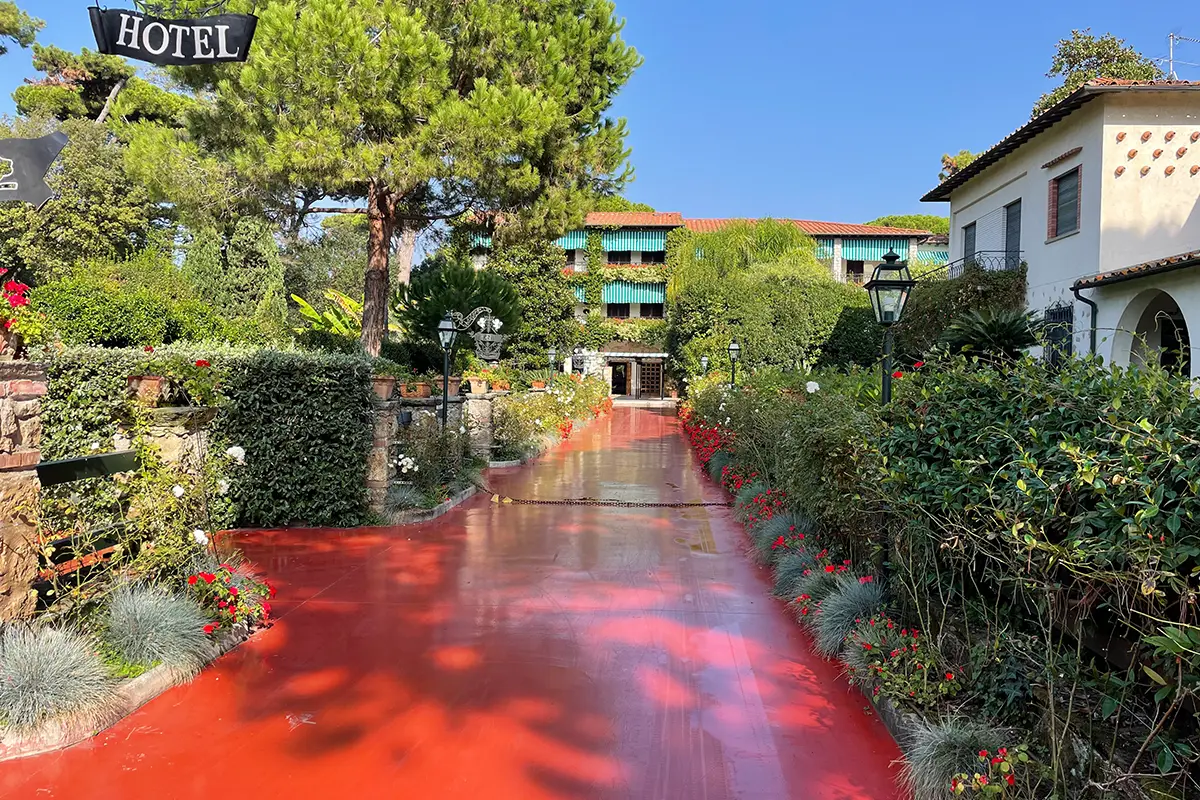 Augustus Forte dei Marmi is a 5-star Hotel with restaurant and room service and beach club