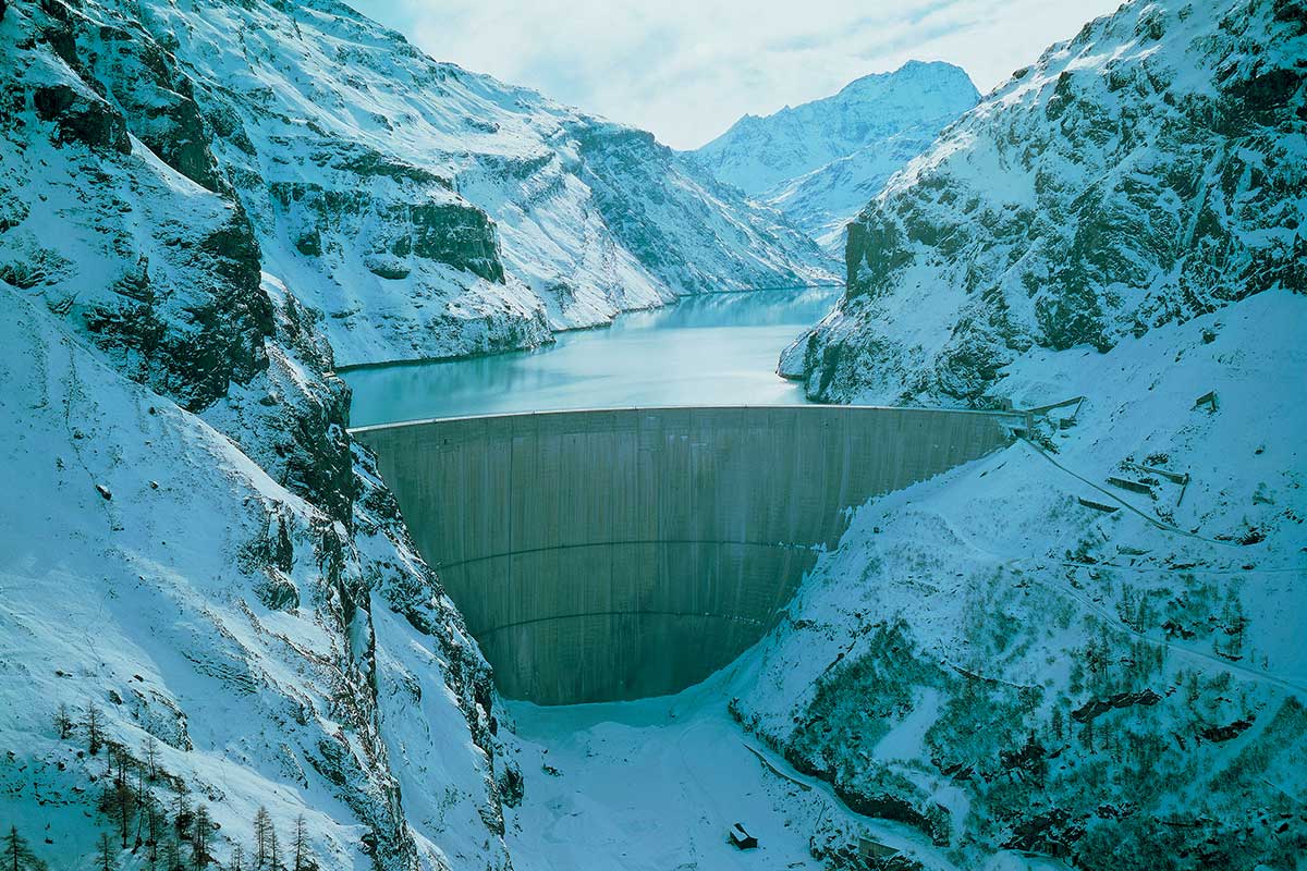 Lampoon, Mauvoisin Arch Dam in Switzerland
