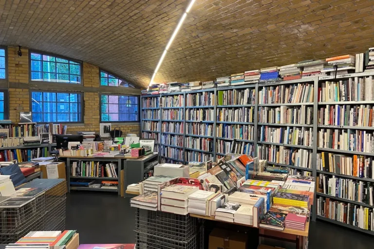 Bücherbogen am savignyplatz gmbh. The Berlin bookstore under the arches