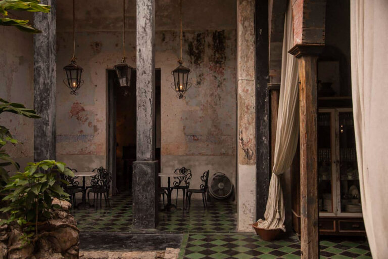 COQUI COQUI STORE IN VALLADOLID||PHOTOGRAPH OF MELLEVILLE DURING THE CONSTRUCTION OF COQUI COQUI|IZAMAL ALTAR WITH COQUI COQUI FRAGRANCES