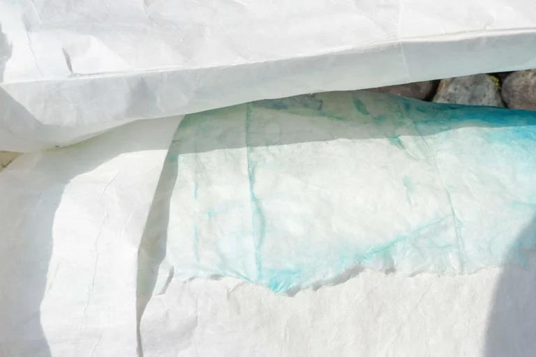 Detail kamiko paper coat made my Behance copia|Kamiko paper clothes in rural Japan|Issey Miyake paper jacket|Issey Miyake Spring Summer 2025 compressed sheet paper textile|Issey Miyake paper jacket|Issey Miyake photographed by Irving Penn