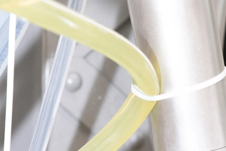 Details by Frederik Ruegger||Alexandra Pirici's exhibition details by Frederik Ruegger|Details by Frederik Ruegger|Attune – Alexandra Pirici. Co-commissioned by Hamburger Bahnhof and Audemars Piguet Contemporary