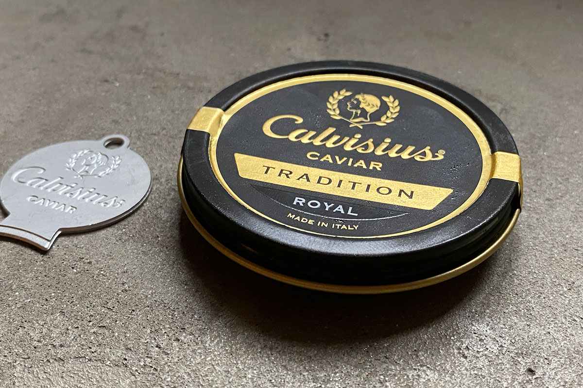 Calvisius Caviar||Una lattina di Calvisius Caviar|Il caviale prodotto da Agroittica con il marchio Calvisius è del tipo malossol cioè poco salato