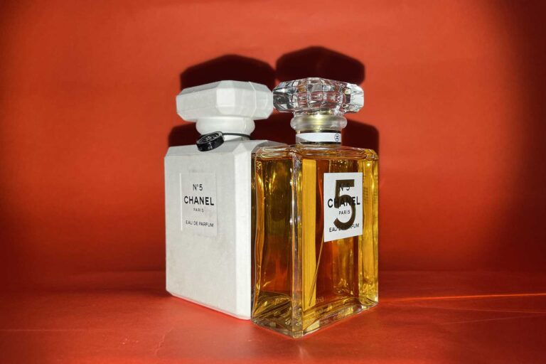 Chanel N°5 keeps only the essentials: the bottle