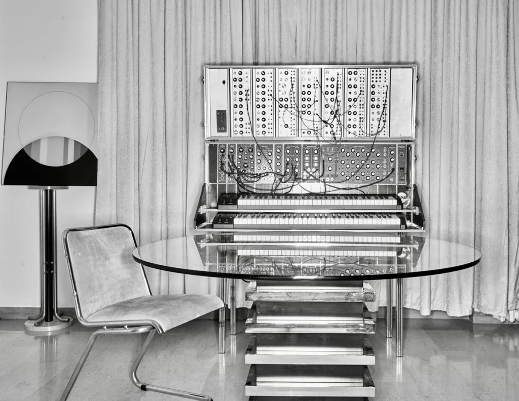 Elvio Seta aka Neuf Voix – Home