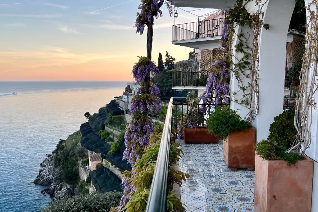 Glicine su una delle terrazze del Santa Caterina di Amalfi