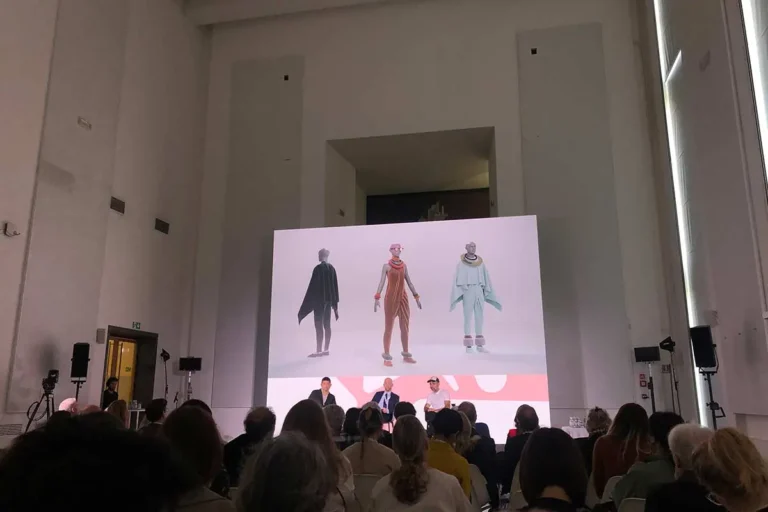 Immagini proiettate durante la conferenza stampa di Next Design Perspectives Lampoon