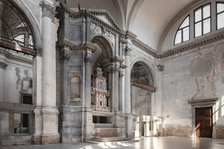 Lampoon Inside Ocean Space