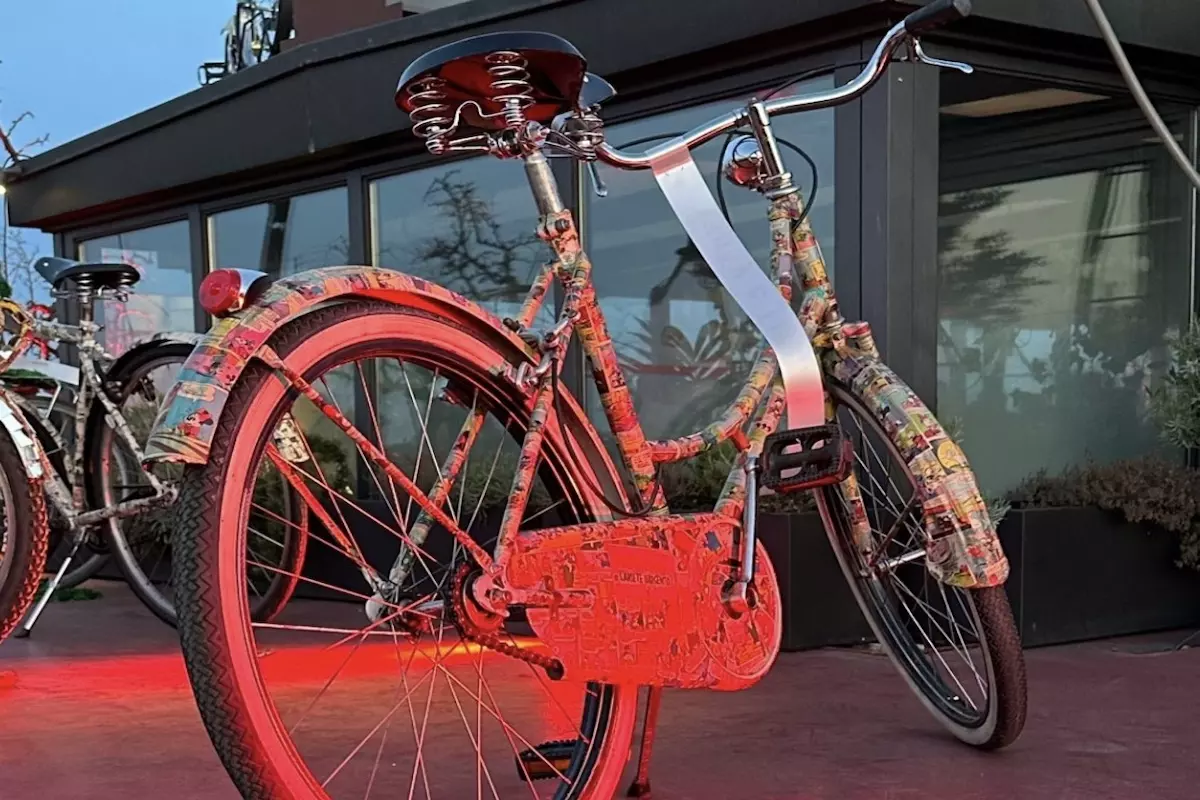 La bici patchwork di Adess Pedala in Terrazza Martini