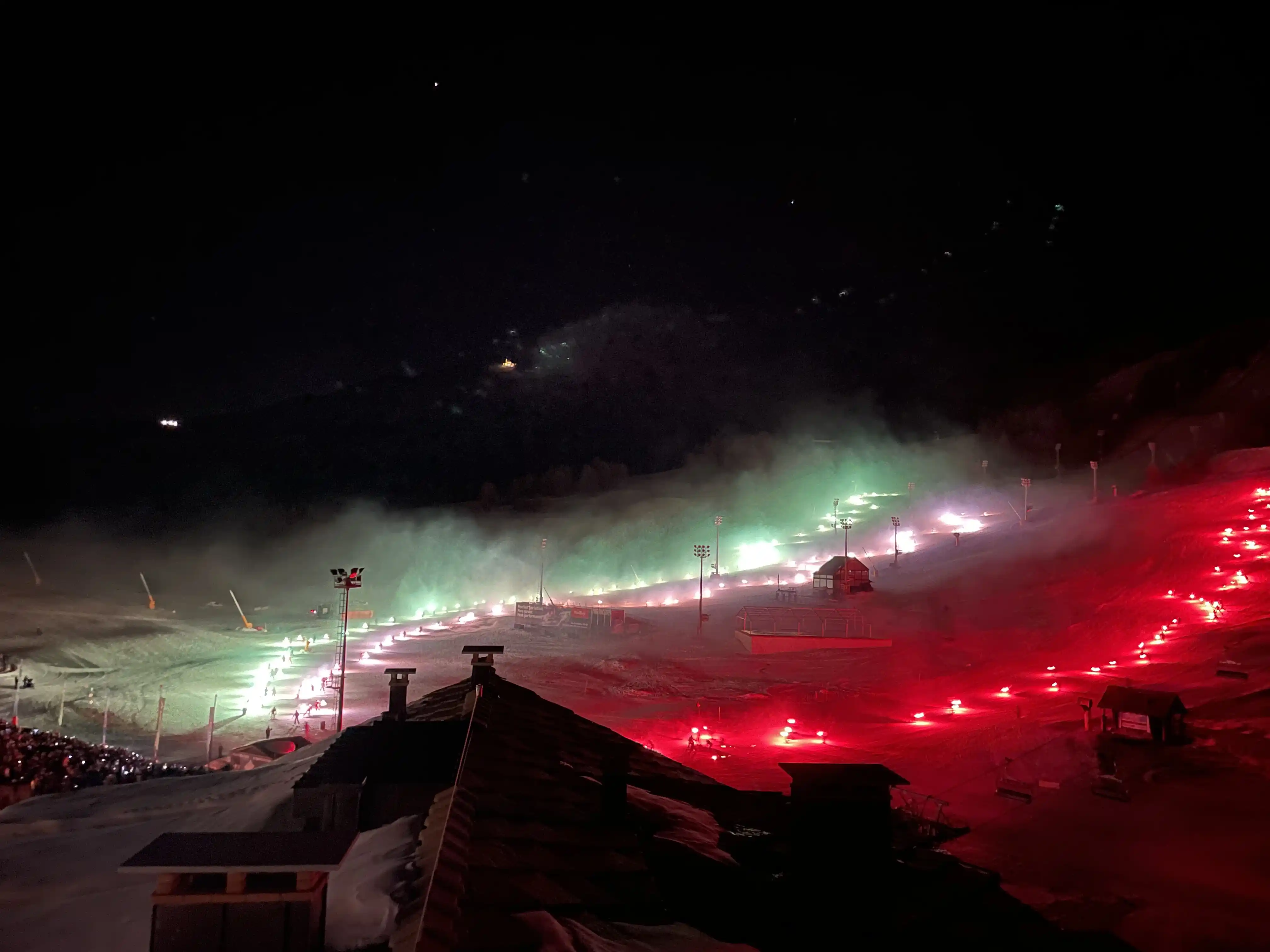 La fiaccolata della Scuola Italiana di Sci a Sestriere, 30 dicembre 2024