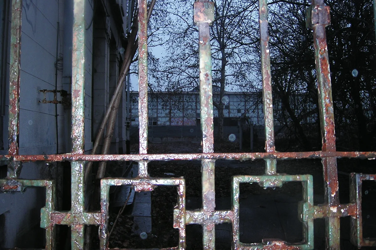 La palazzina limitrofa al Macao. Porta Vittoria