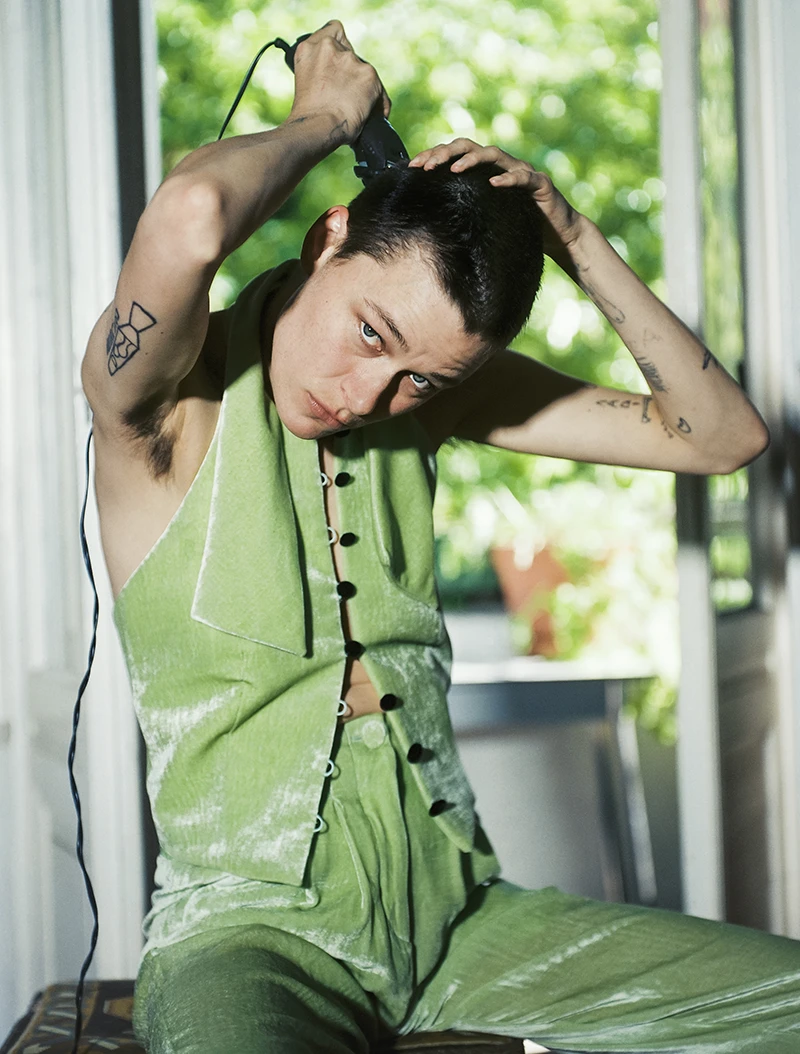 Lampoon 22, total look Armani.Photography Nadine Frankzkowski