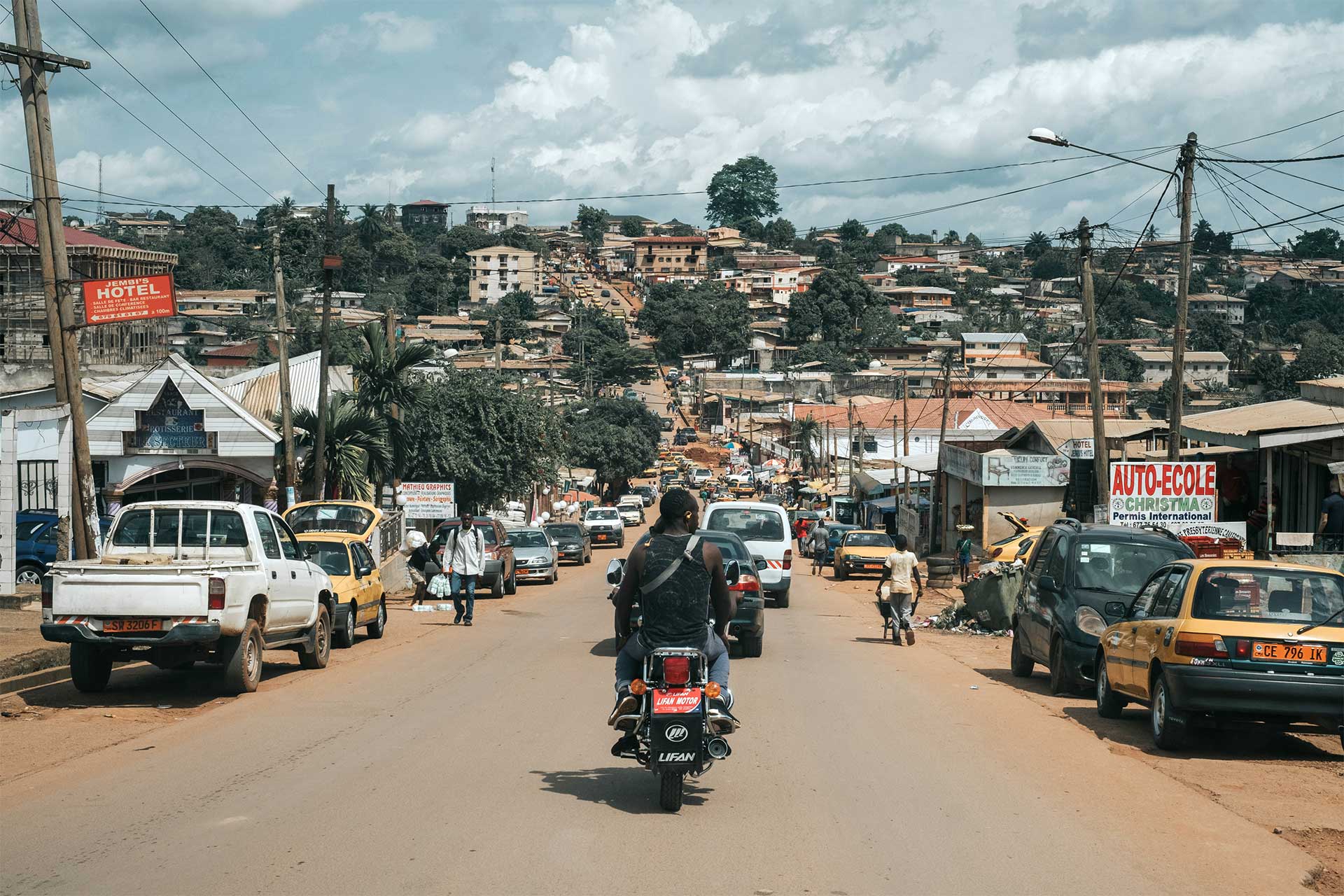 Les Pétales wants to solve the social crisis in Yaoundé