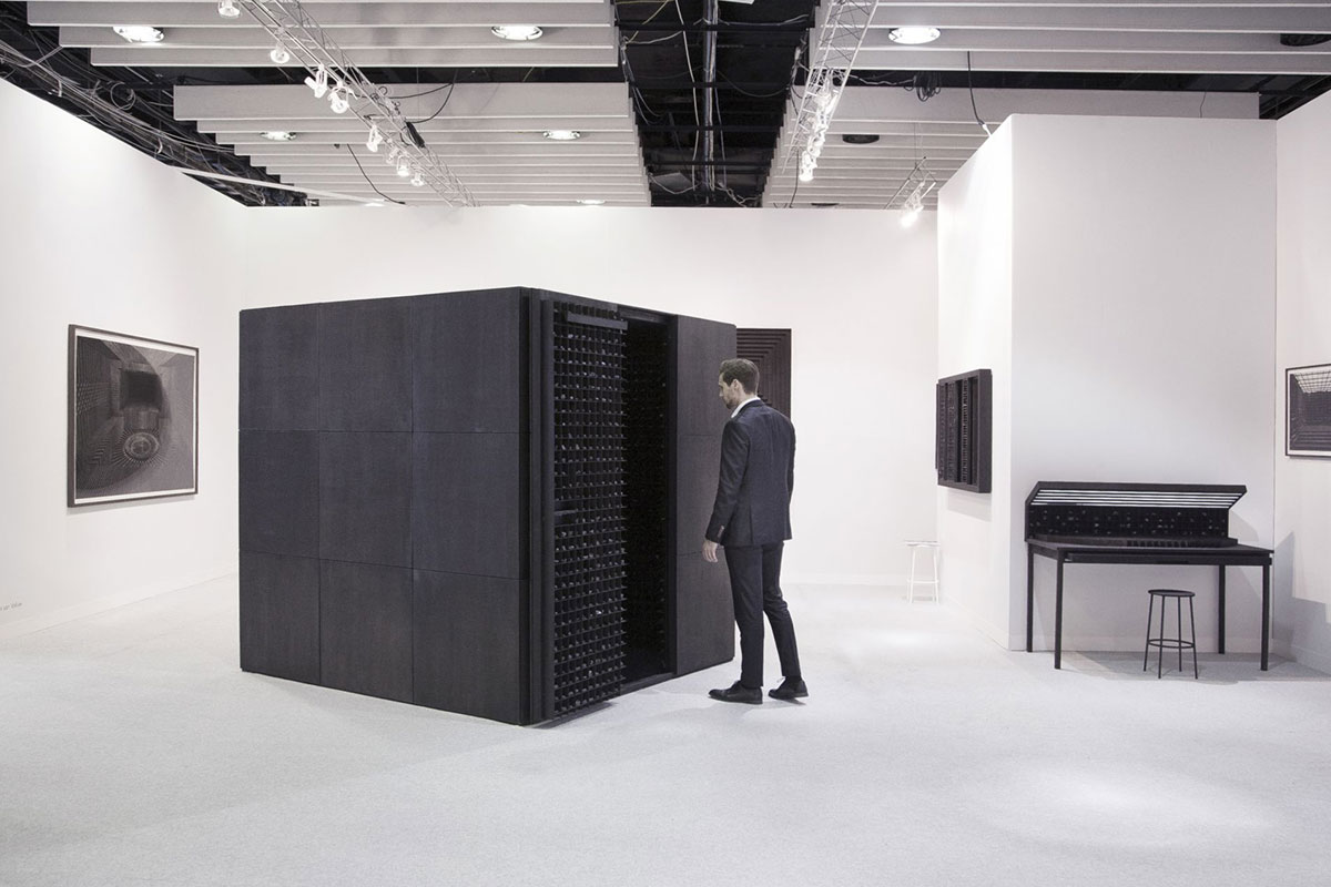 Lampoon. Levi van Veluw, The monolith