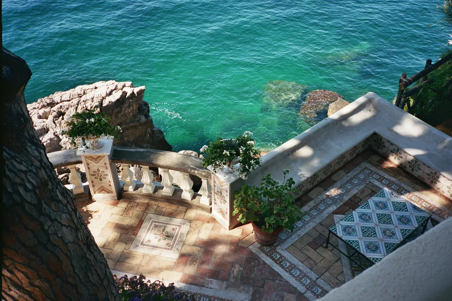 Lime-plastered walls and terracotta eaves frame the Amalfi horizon, echoing regional building traditions_2 Villa Treville