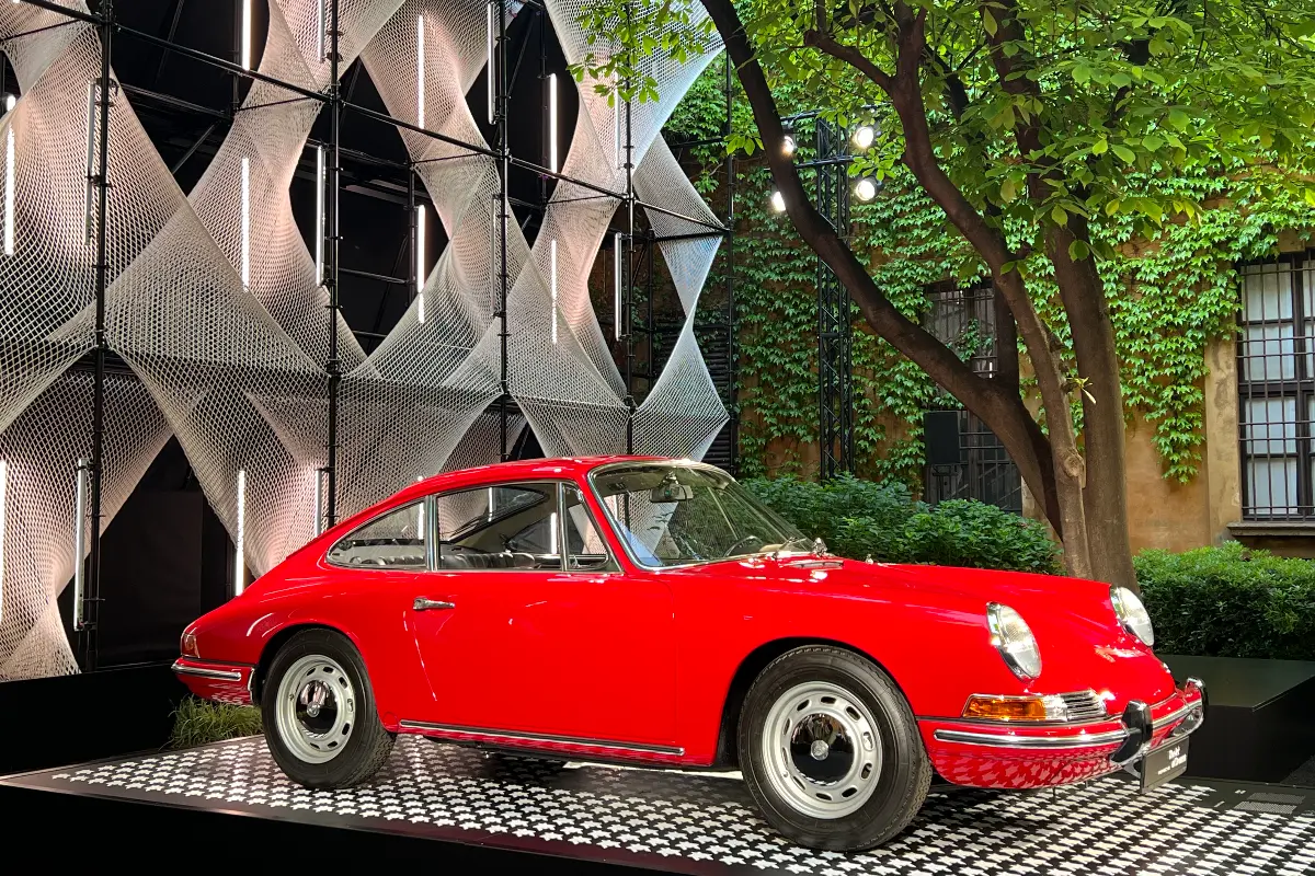 Lines of Flight – l’installazione dei Numen-For Use durante il Fuorisalone per Porsche