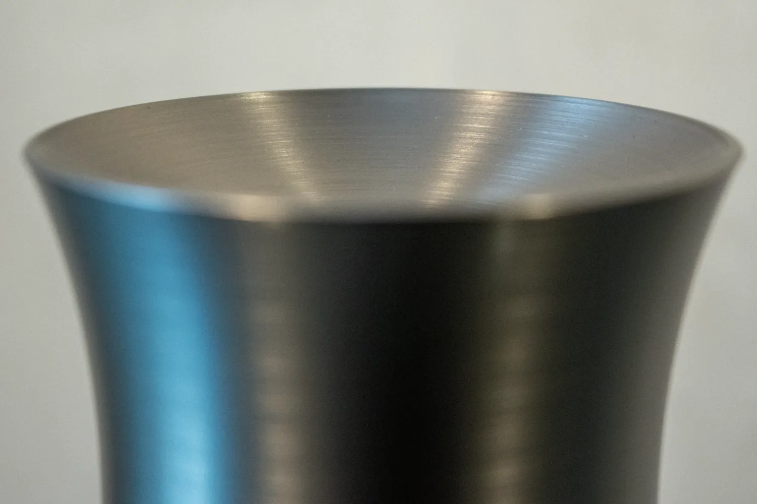 Lunatique Liquides Imaginaires Detail Top Metal Perfume packaging