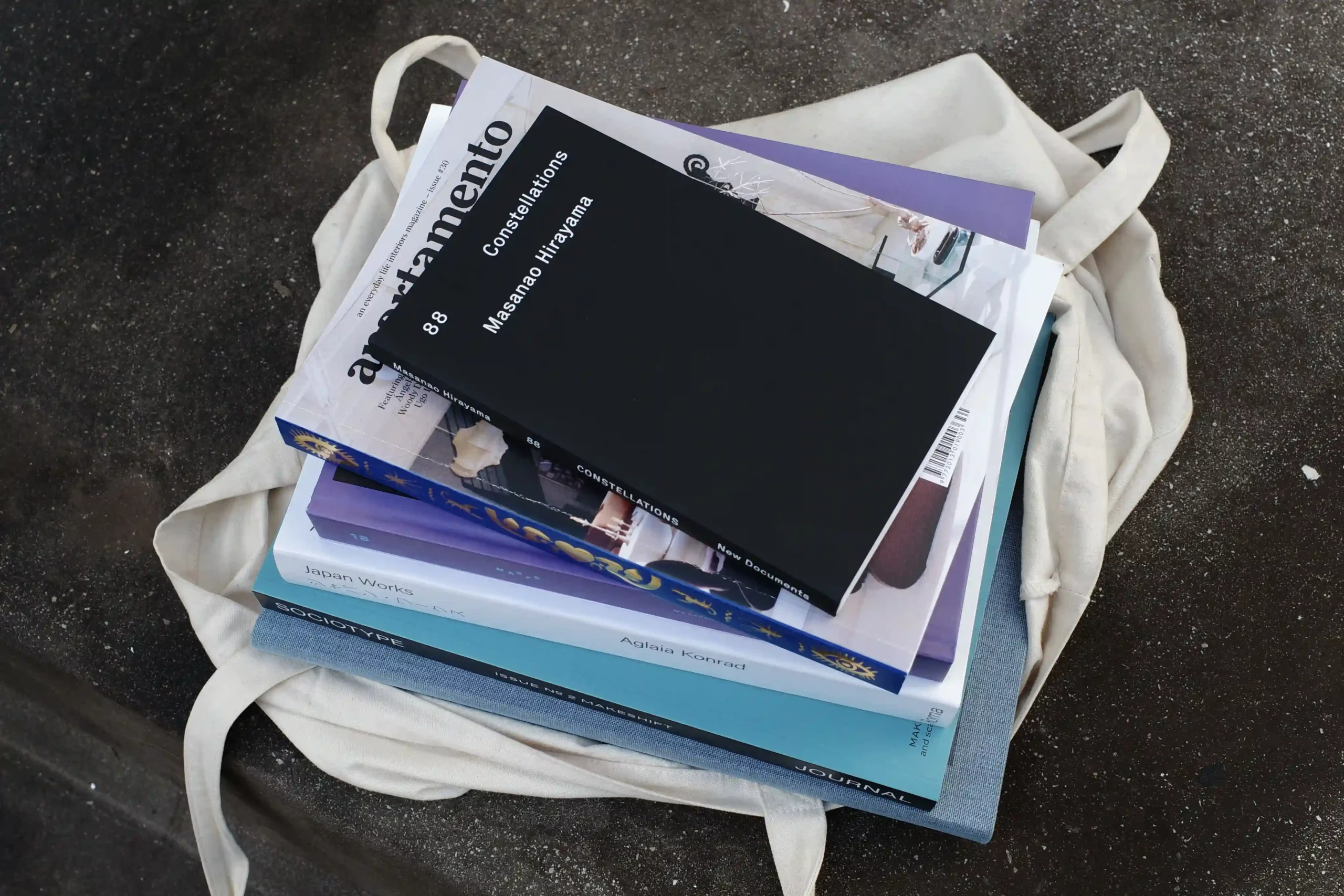 Magazines available at Lumpen