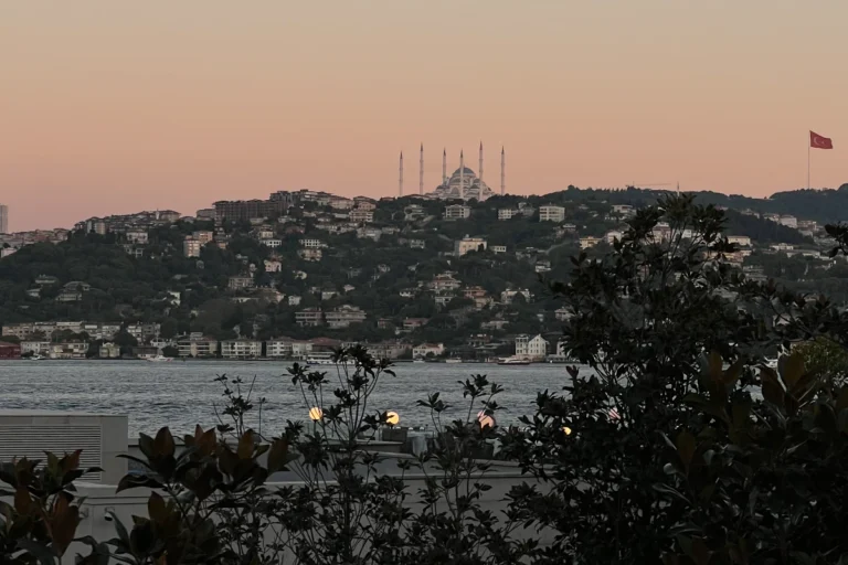Mandarin Oriental Bosphorus - sunset view|Mandarin Oriental Bosphorus – suite overlooking the Bosphorus|Hakkasan restaurant inside Mandarin Oriental Bosphorus – the bar|Design resembling waves at the Mandarin Oriental Bosphorus|Mandarin Oriental Bosphorus