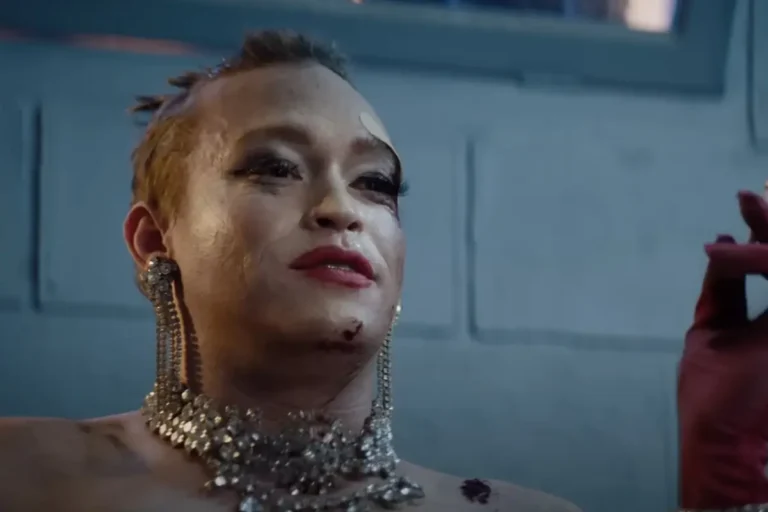 Nelle sue esibizioni en travesti