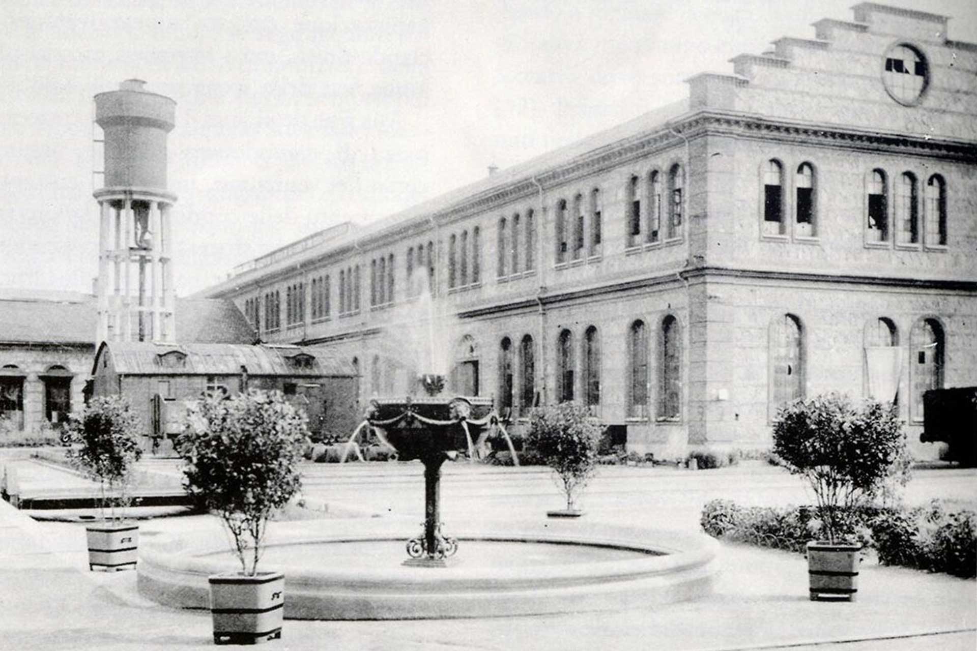 The officine are within an industrial complex built in the late nineteenth century