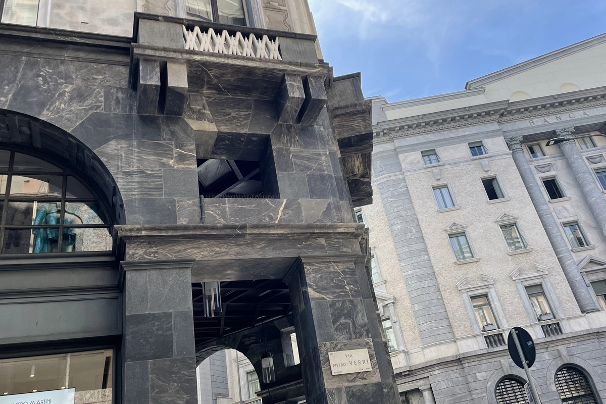 Palazzo Crespi del Portaluppi and the Banca Popolare del Greppi, details