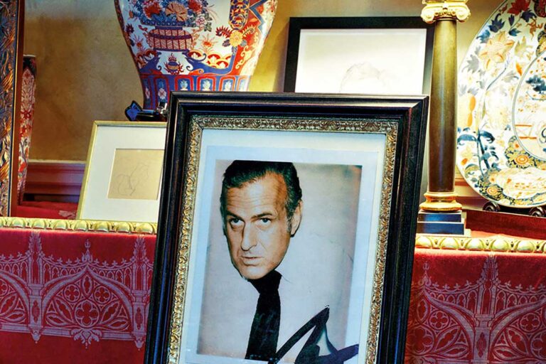 Un ritratto di Richardson di Andy Warhol nel soggiorno della sua ultima casa