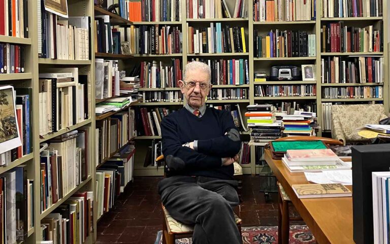 Salvatore Settis nel suo studio a Pisa