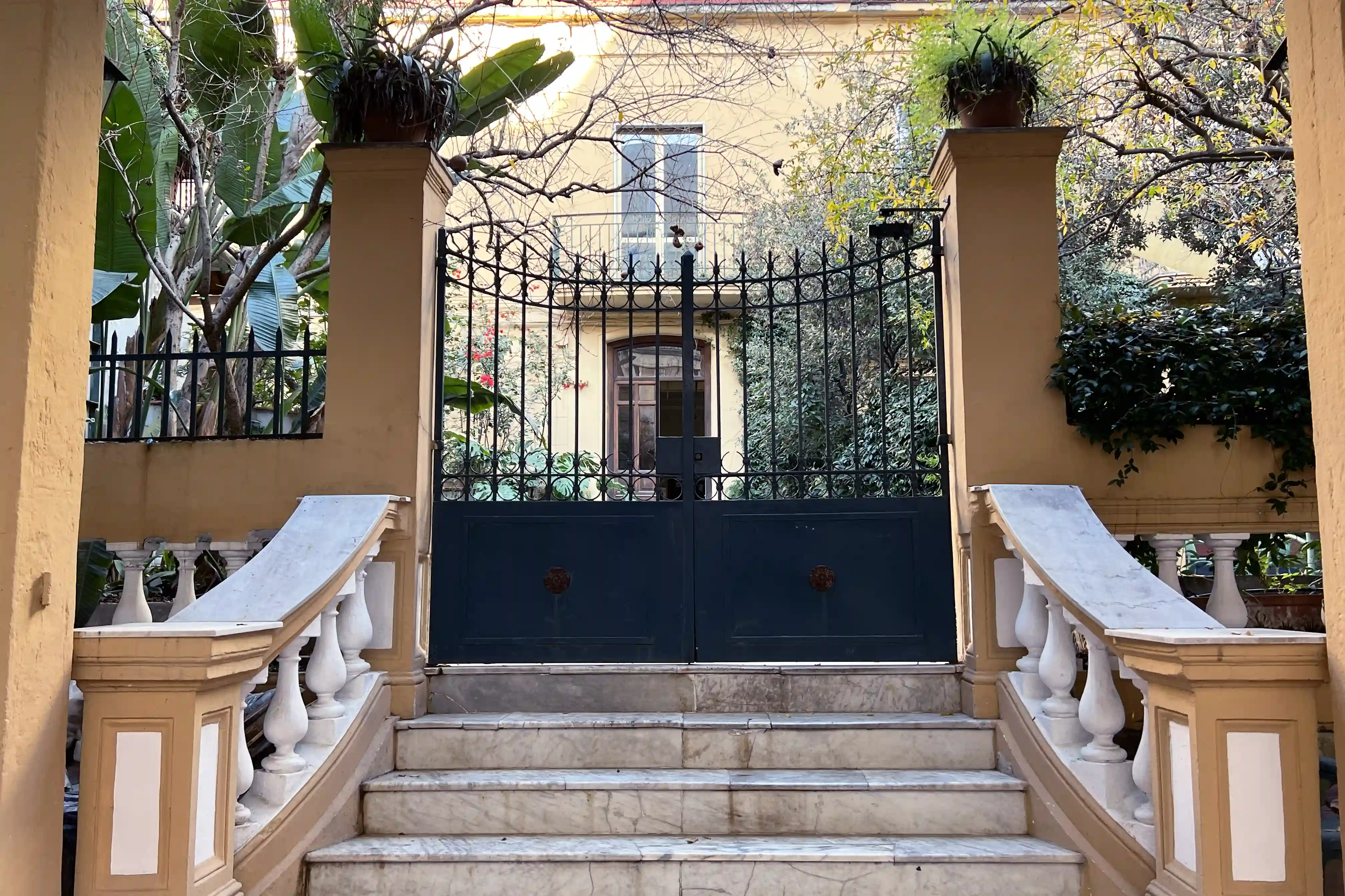 Stairs and entryway, Atelier Inès Arts & Suites, Naples-2