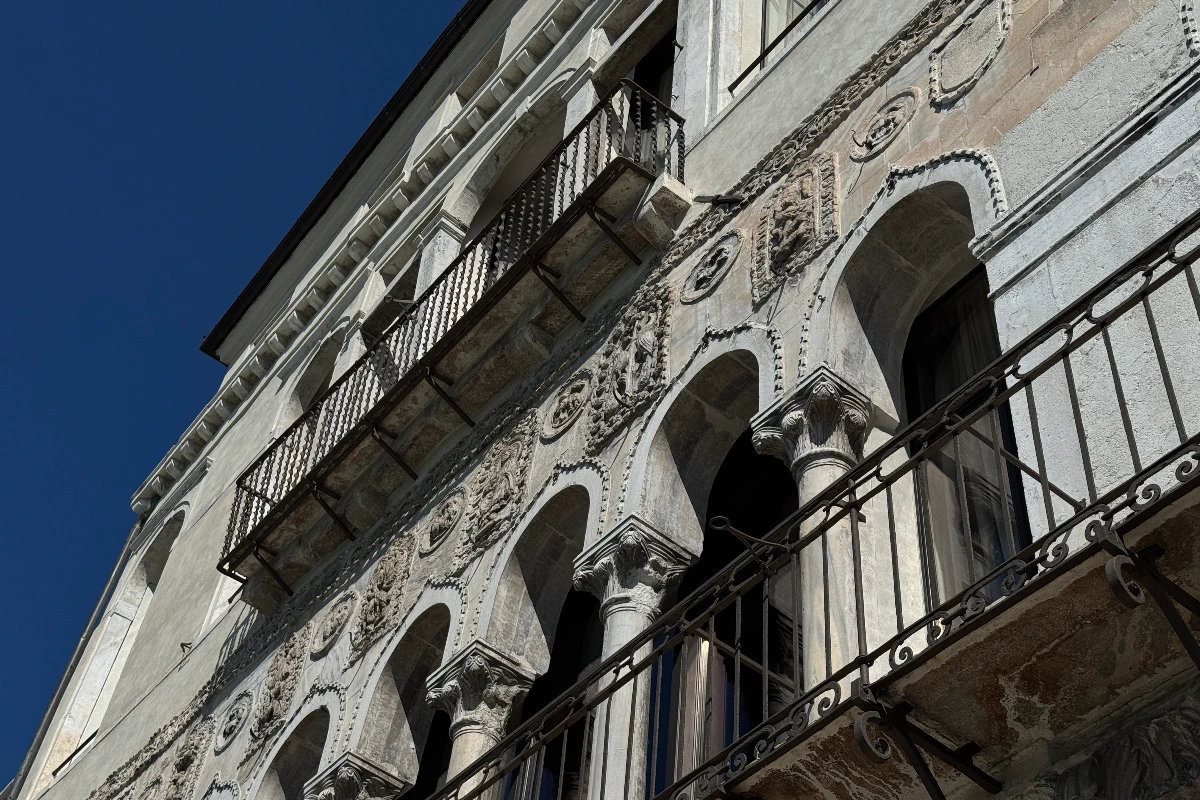 The façade is an expression of Veneto-Byzantine architecture