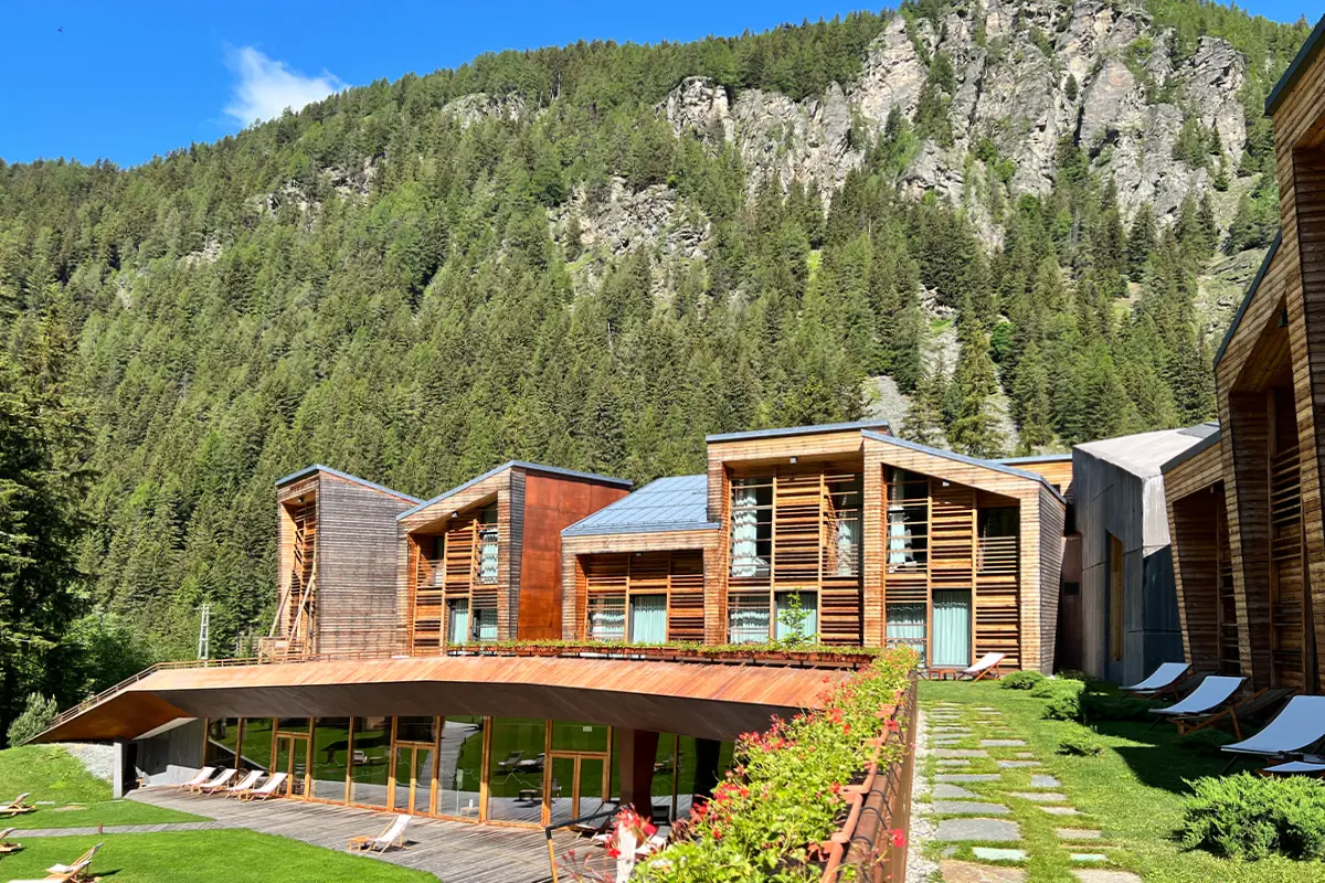 The facility, an all-suite consisting of 30 accommodations, blends into the mountain landscape