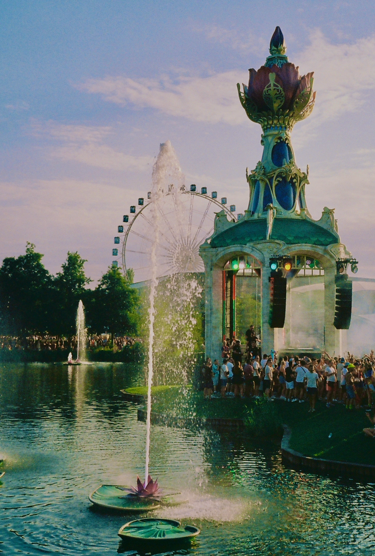 The scenography of Tomorrowland