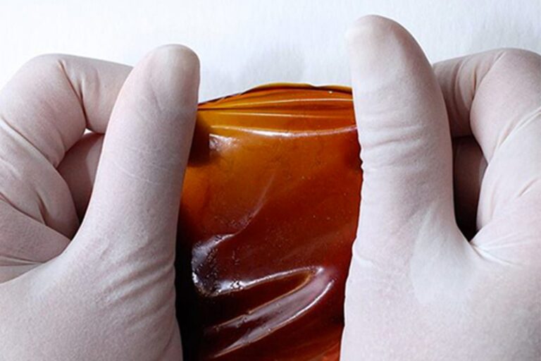 Trasformare di fondi di caffè in materiale plastico