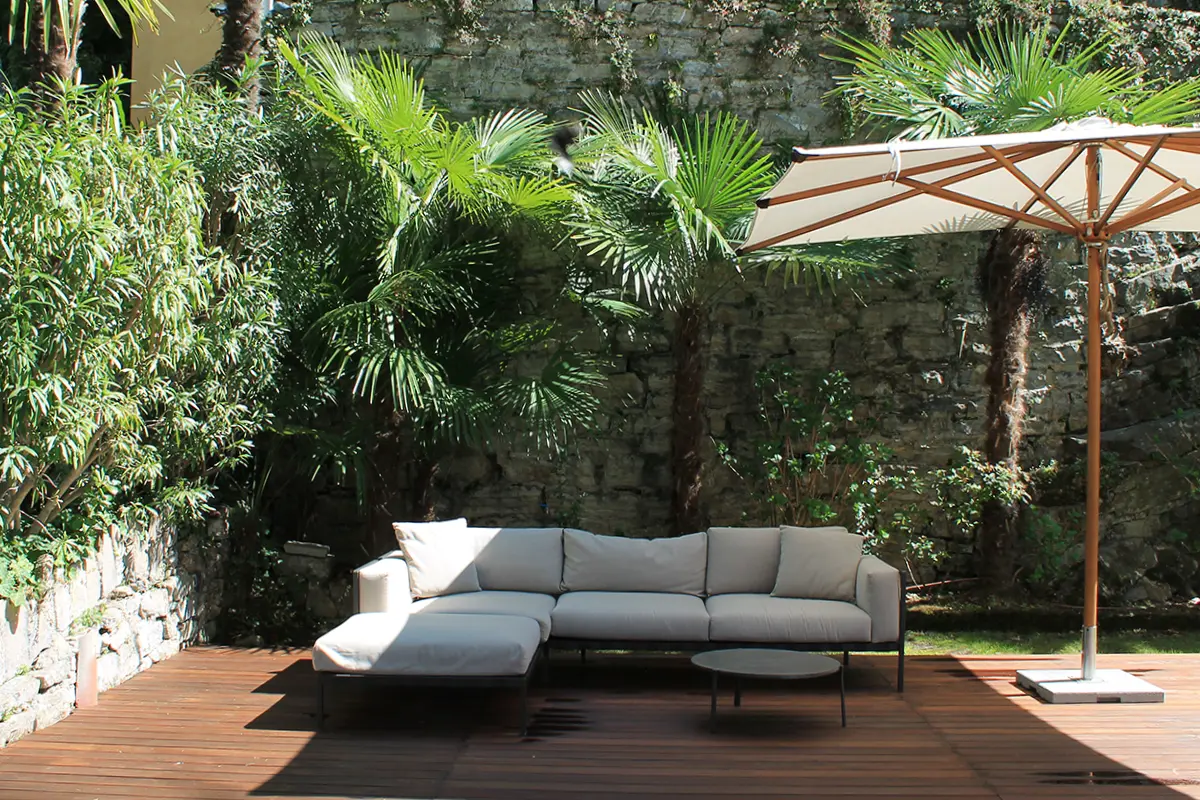 Villa Làrio, outside area in the cedar garden