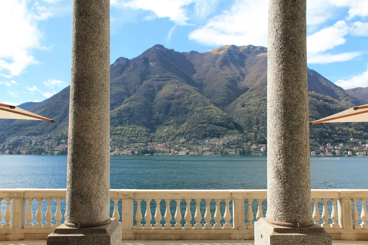 Villa Làrio, the terrace with original six-meters columns