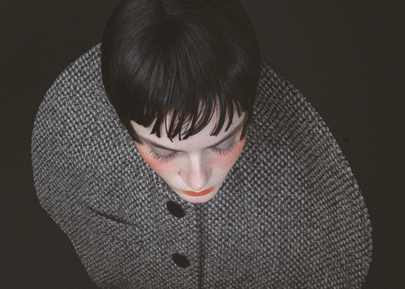 Beauty Book Alex Black, Futuristic Round