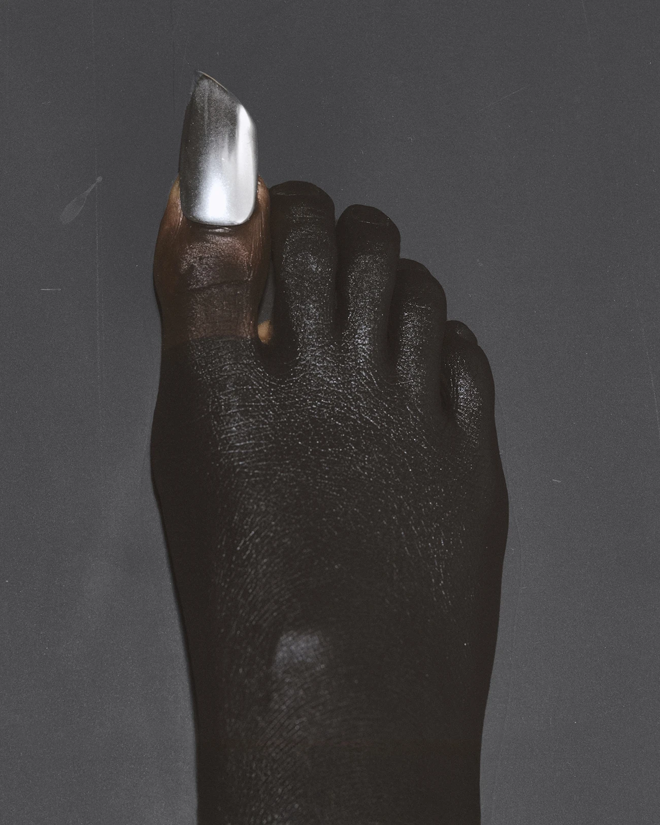 Beauty Book Alex Black, Black Nails Cut Toe