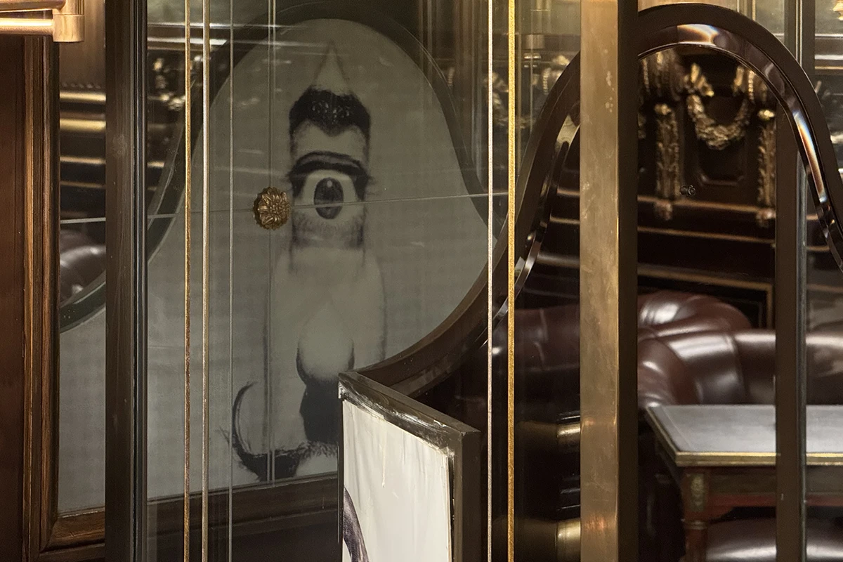 Dalí’s watchful eye reappears in miniature among the mirrors of the Mirror Fireplace