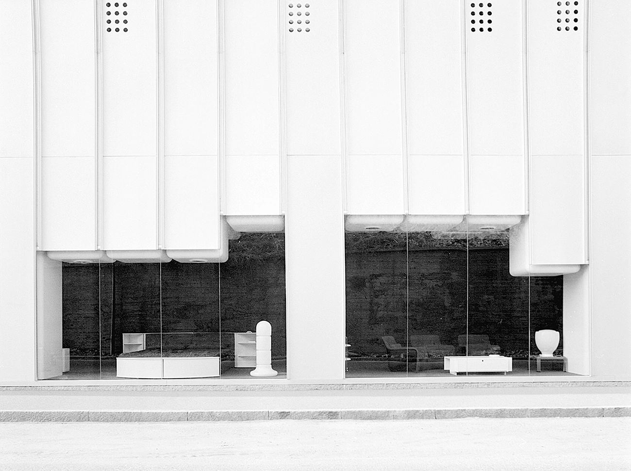FURNITURE EXHIBIT IN CORSICO