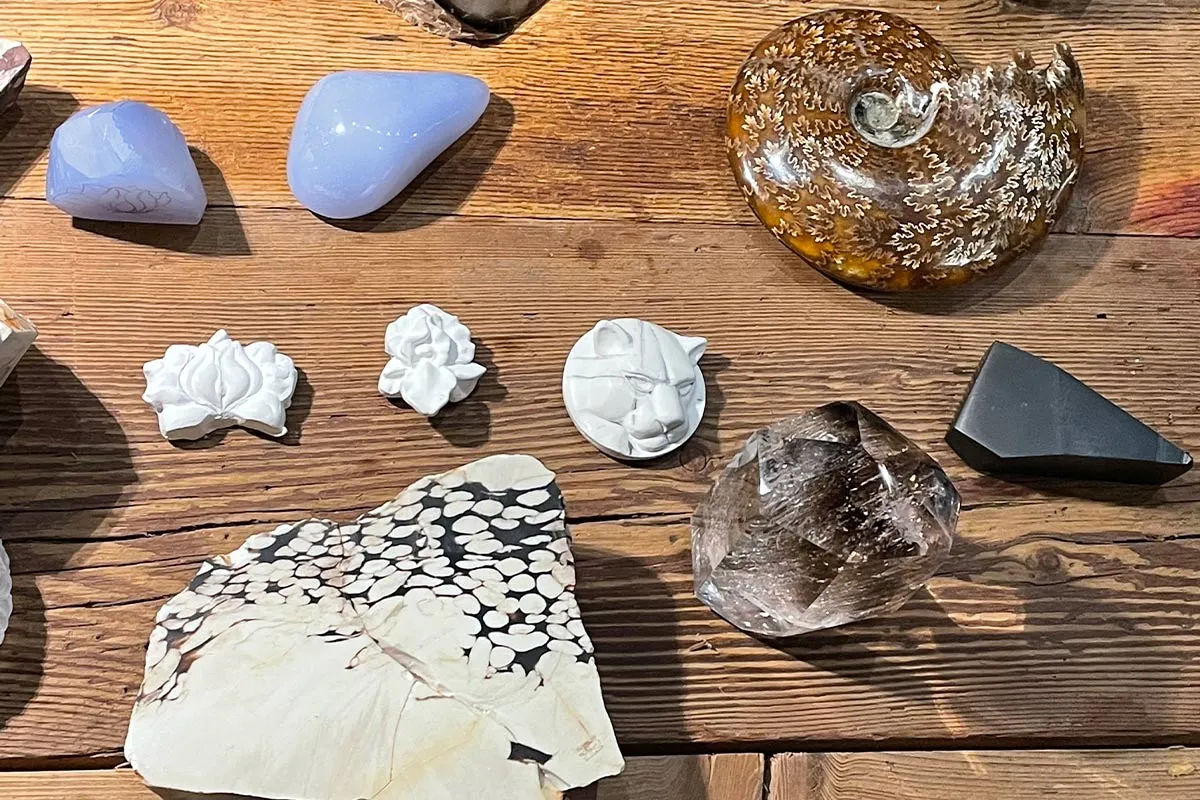 A characteristic of Nicolas’ atelier is that they source their own stones, for which they create the design, Cartier