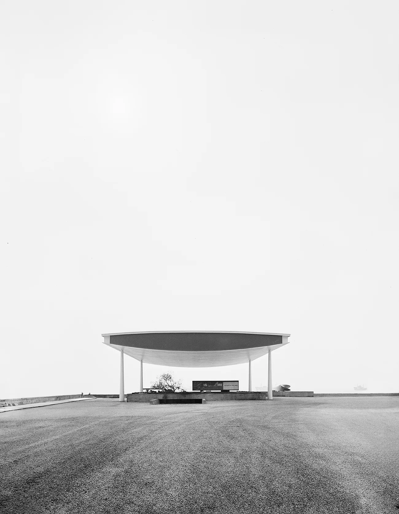PAVILION FOR THE GENOA FIERA DEL MARE, 1963. Dal volume Angelo Mangiarotti / Giorgio Casali. Framing the project, fotografie di Giorgio Casali