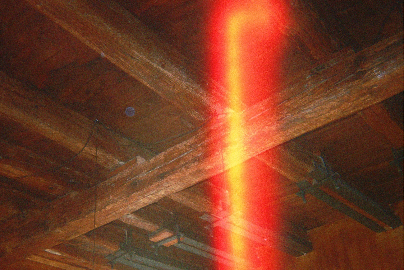 Exposed beams of the Venetian palazzina