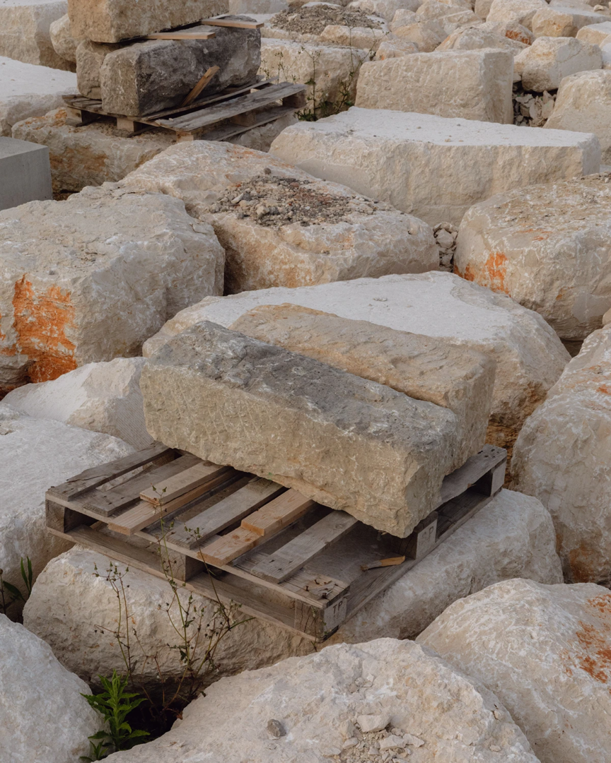 Pietre da cantiere. Photography Matteo de Mayda