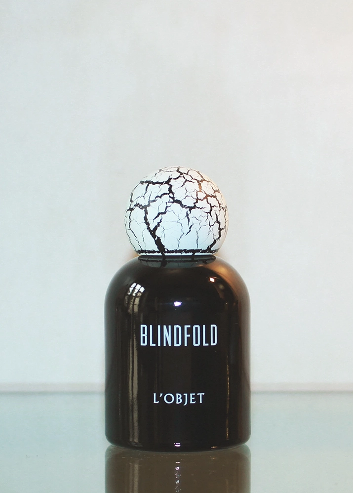 Blindfold, L'Objet
