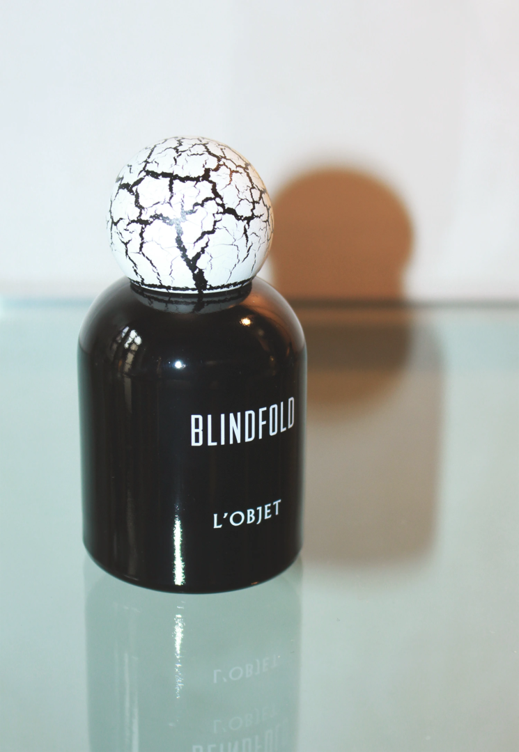 Blindfold, L'Objet