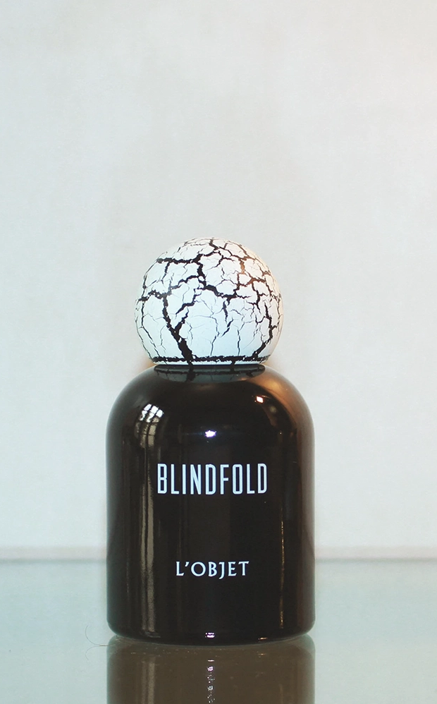 Blindfold, L'Objet
