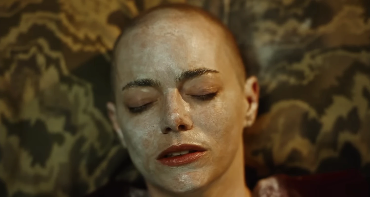 Emma Stone in Bugonia di Jorgos Lanthimos