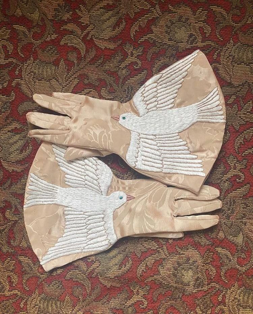 Dove gloves